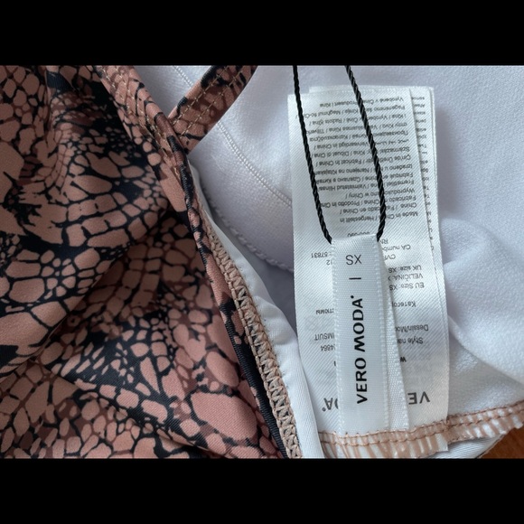 NEW Vero Moda One-Piece Swimsuit with Low Back in Taupe Snake Print - Picture 3 of 8